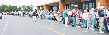 Long line at Southeast Family Pharmacy for flue shots